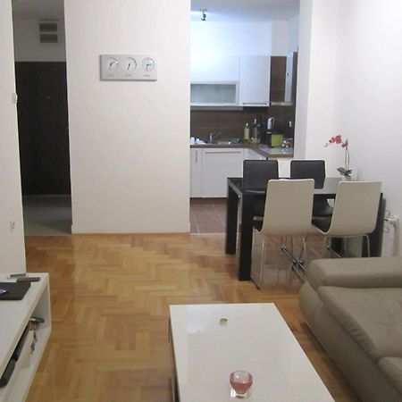 65 Square Meters Designer Apartment In Heart Of City - River View ! Park For Free Ni エクステリア 写真