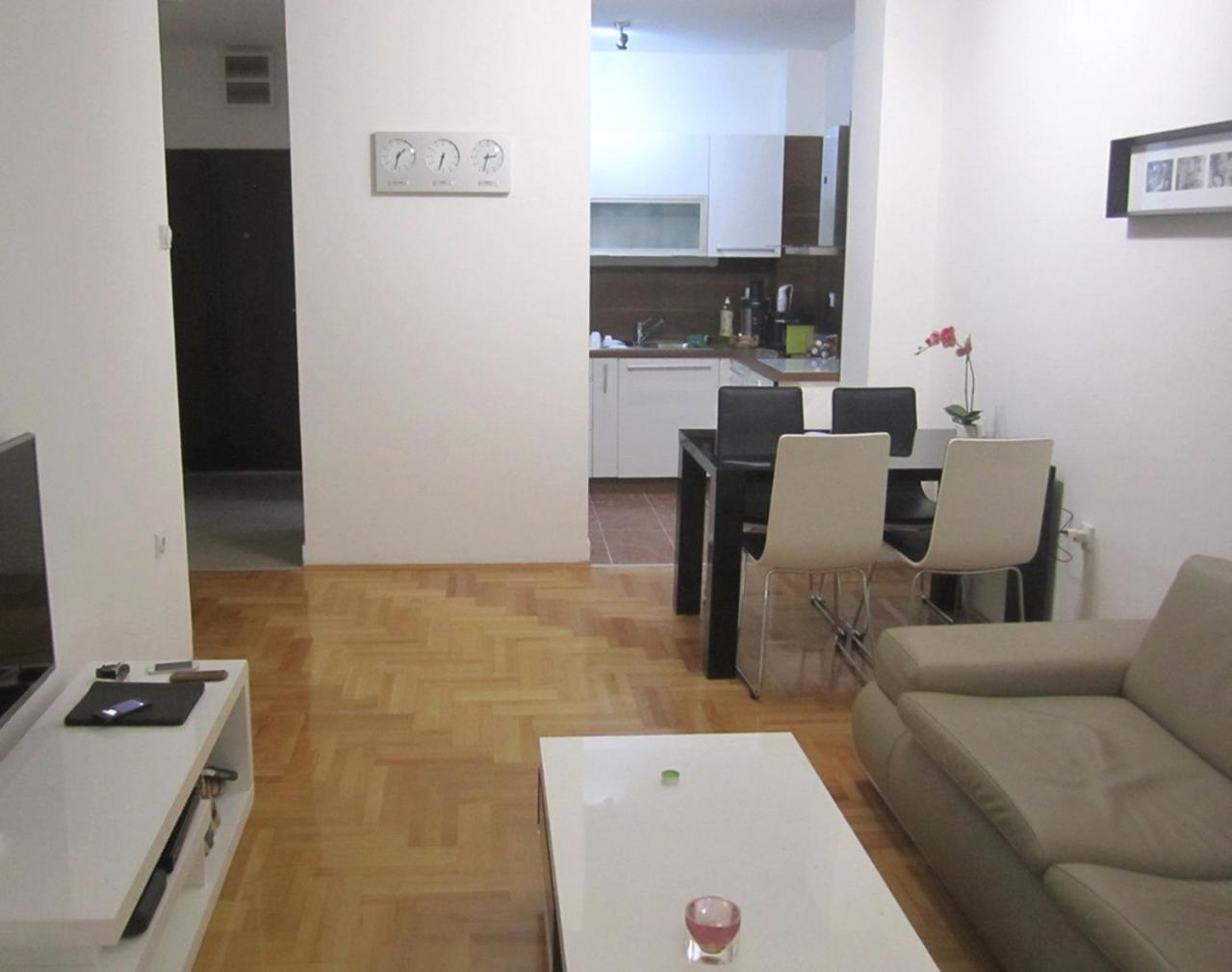 65 Square Meters Designer Apartment In Heart Of City - River View ! Park For Free Ni エクステリア 写真