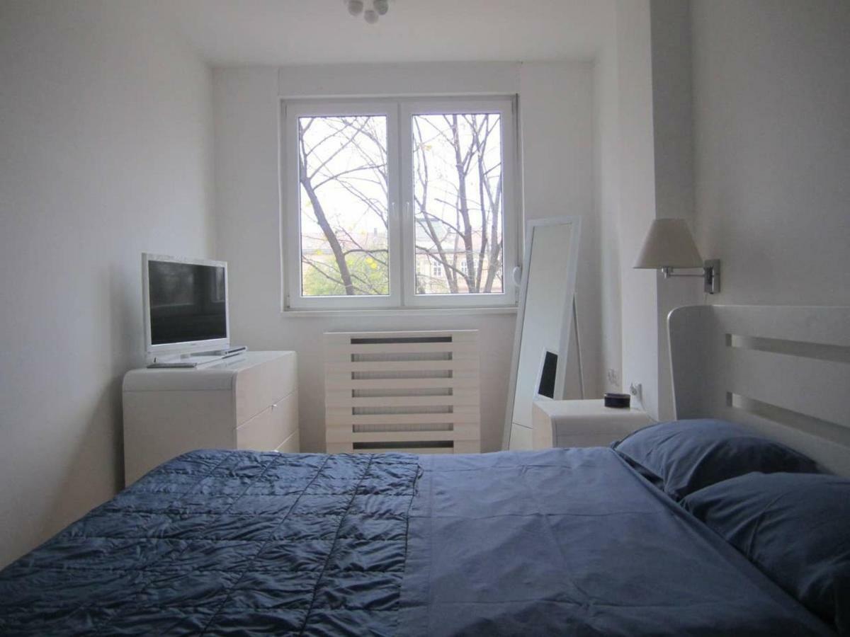 65 Square Meters Designer Apartment In Heart Of City - River View ! Park For Free Ni エクステリア 写真