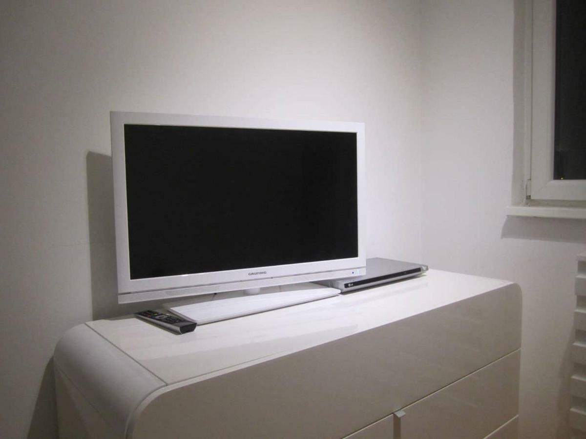 65 Square Meters Designer Apartment In Heart Of City - River View ! Park For Free Ni エクステリア 写真
