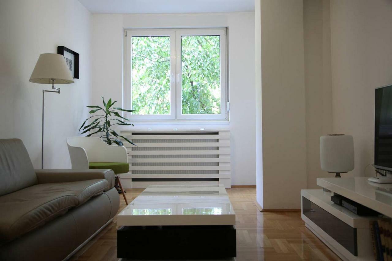 65 Square Meters Designer Apartment In Heart Of City - River View ! Park For Free Ni エクステリア 写真
