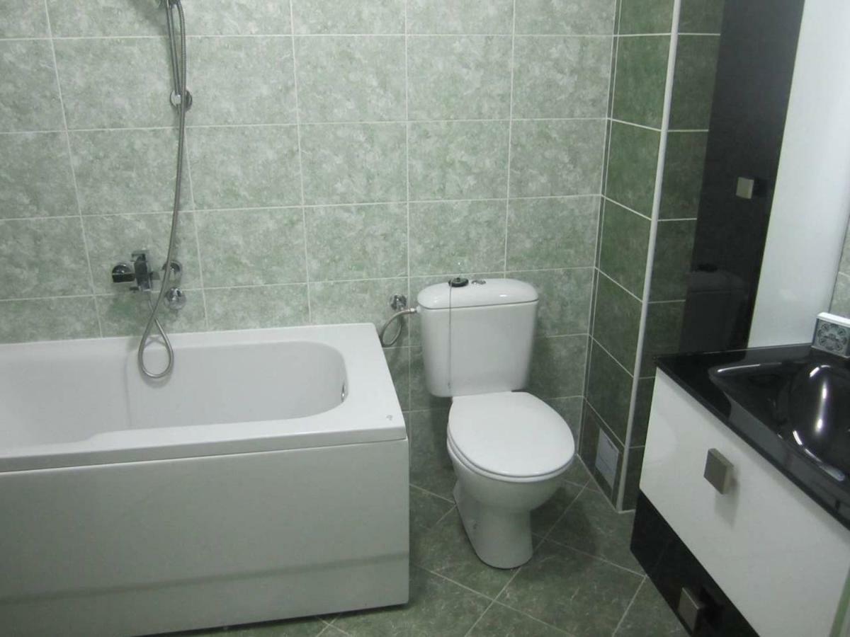 65 Square Meters Designer Apartment In Heart Of City - River View ! Park For Free Ni エクステリア 写真
