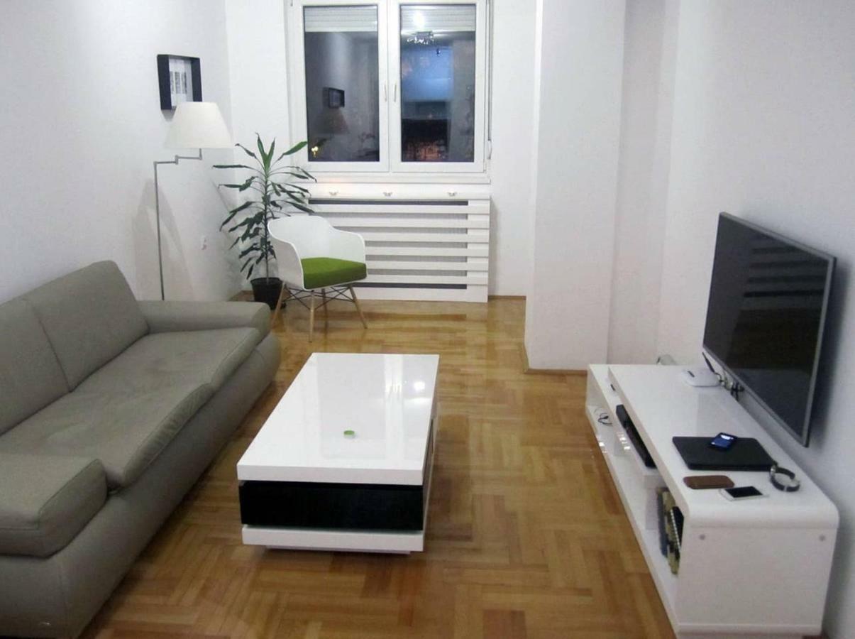 65 Square Meters Designer Apartment In Heart Of City - River View ! Park For Free Ni エクステリア 写真