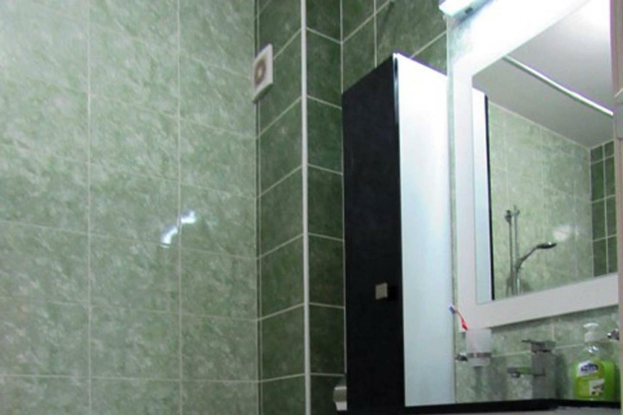 65 Square Meters Designer Apartment In Heart Of City - River View ! Park For Free Ni エクステリア 写真