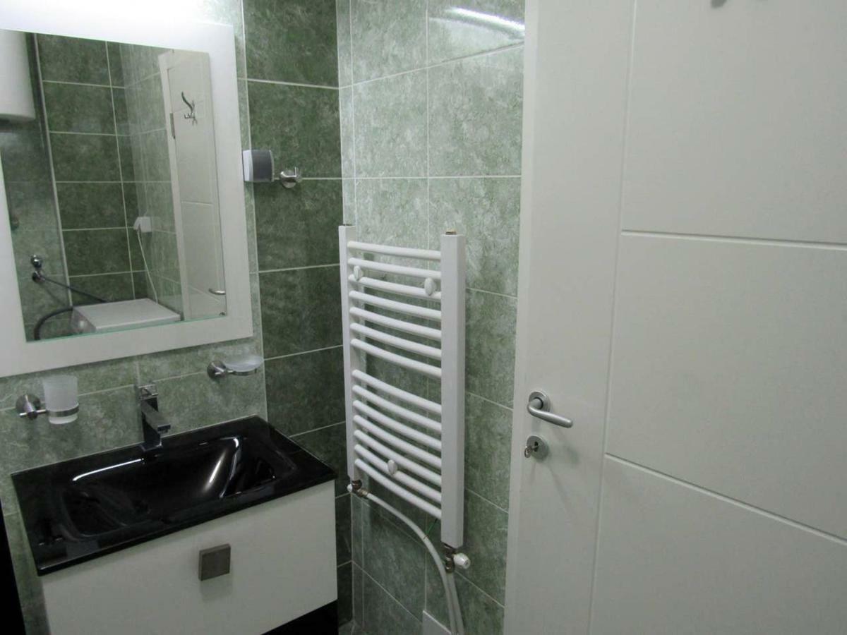 65 Square Meters Designer Apartment In Heart Of City - River View ! Park For Free Ni エクステリア 写真