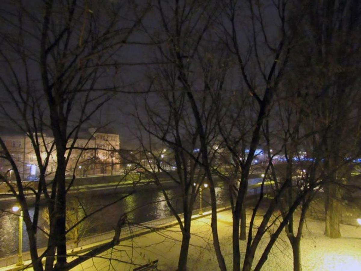 65 Square Meters Designer Apartment In Heart Of City - River View ! Park For Free Ni エクステリア 写真