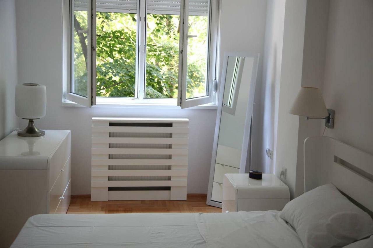 65 Square Meters Designer Apartment In Heart Of City - River View ! Park For Free Ni エクステリア 写真