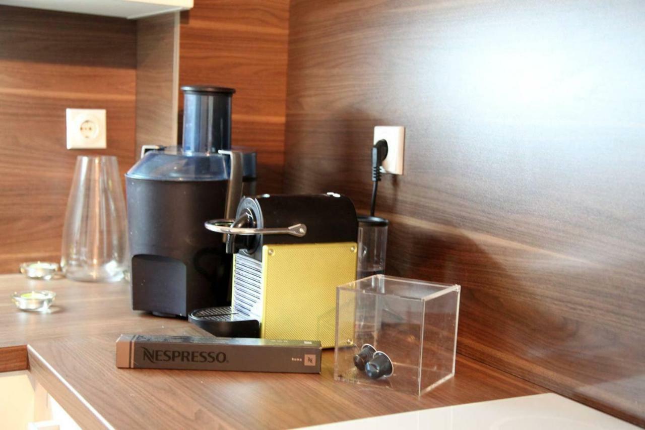 65 Square Meters Designer Apartment In Heart Of City - River View ! Park For Free Ni エクステリア 写真