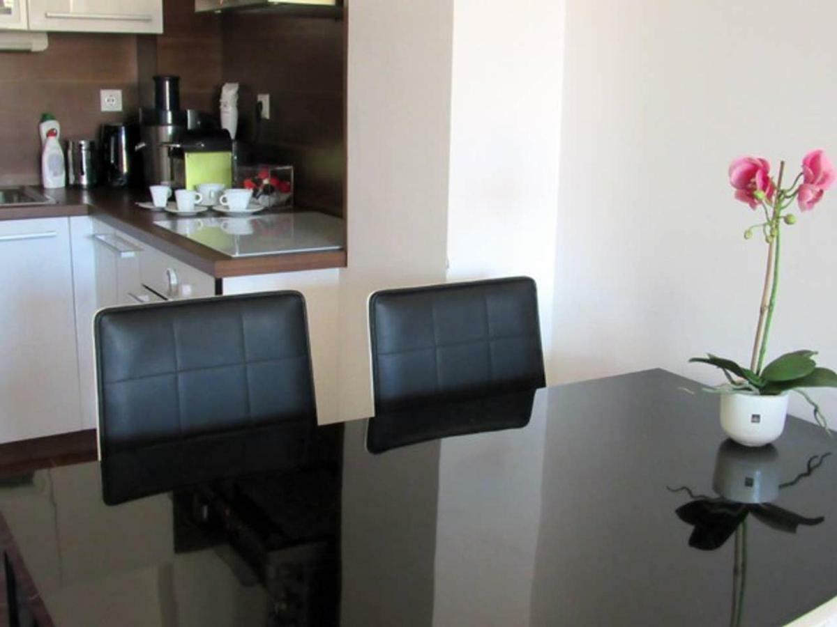 65 Square Meters Designer Apartment In Heart Of City - River View ! Park For Free Ni エクステリア 写真