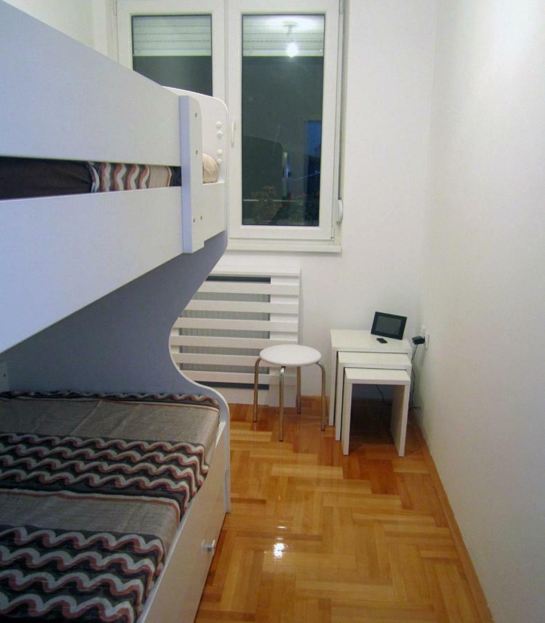 65 Square Meters Designer Apartment In Heart Of City - River View ! Park For Free Ni エクステリア 写真