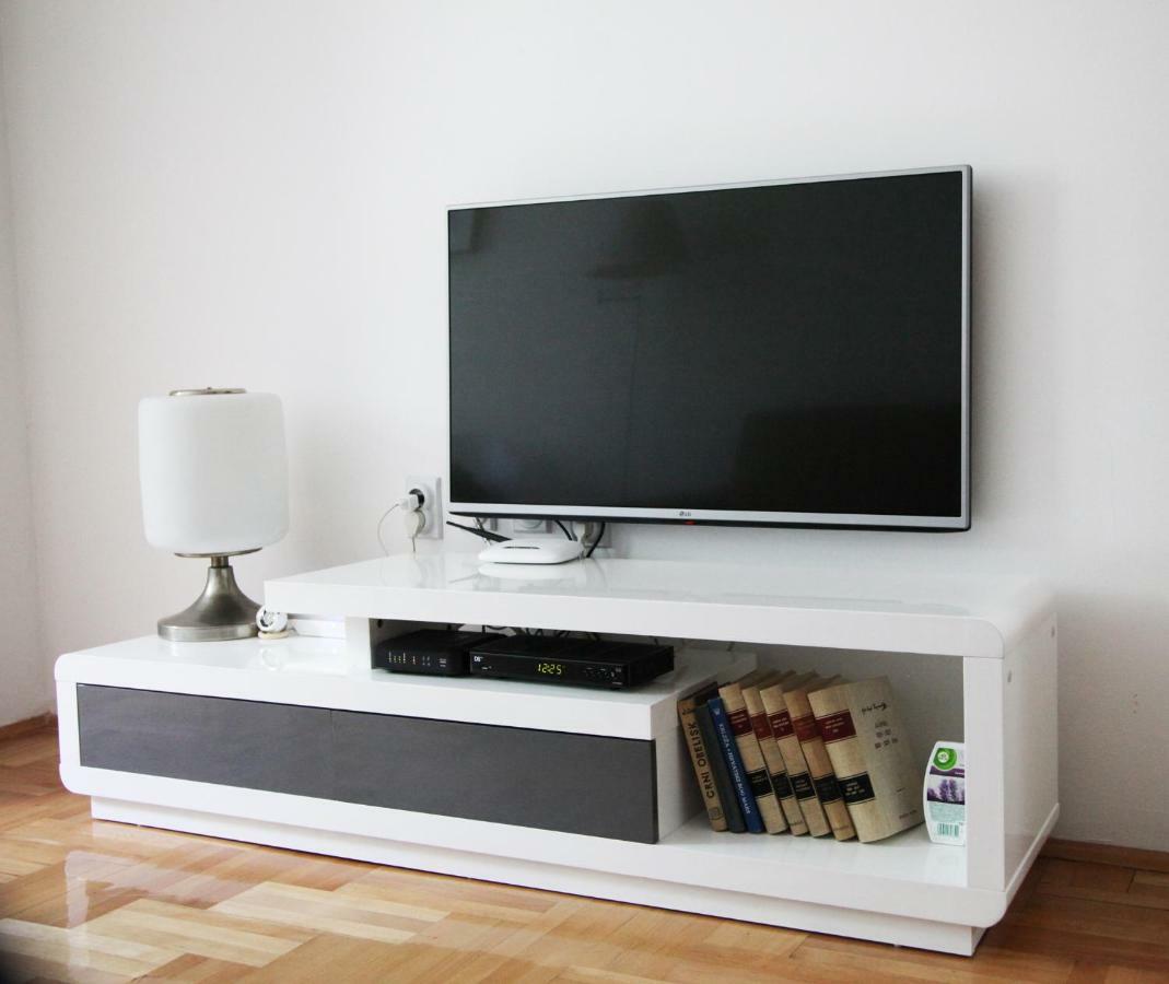 65 Square Meters Designer Apartment In Heart Of City - River View ! Park For Free Ni エクステリア 写真